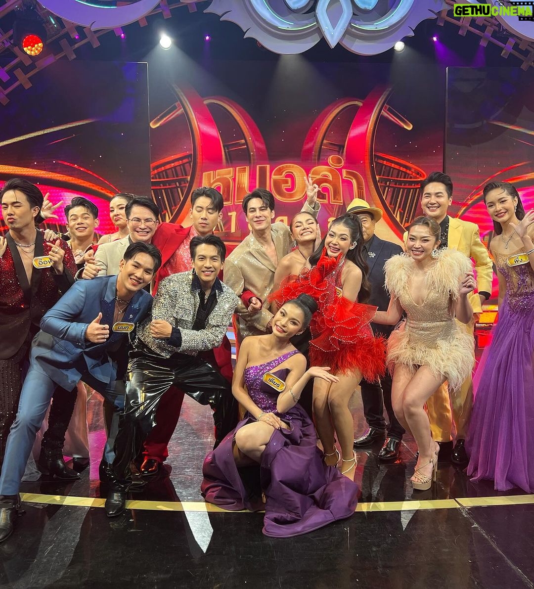 Siwat Chotchaicharin Instagram - ทุกๆคนเก่งมากเลย ไม่ว่าใครจะเข้ารอบหรือตกรอบไป พี่บอกเลยว่าทุกคนเยี่ยมยอดมากๆแล้วครับ ทำตามฝันตัวเองต่อไปนะน้องๆ อาทิตย์หน้าก็จะได้บทสรุปกันแล้ว ว่าใครจะเป็น หมอลำไอดอล คนแรก ติดตามให้กำลังใจน้องๆในรอบFinal อาทิตย์หน้ากันนะครับ #หมอลำไอดอล #หมอลำฟีเวอร์