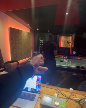 Skrillex Instagram - 1 my home away from home in london 
2 single w @boysnoize “Fine Day”
3 @isoxo_ and i working on how to dance and cry 
4 single w @big_flowdan @peekaboobeats @grexbeatz ”BADDAS “
5 quest for food in london w the gang 
6 single w @hamdimusic @fukintayson “Push”
7 making new sounds w @miss_lafamilia @zeinamates @rohanrandomer @sam_interface 
8 @fourtetkieran showing me his live set up!! 
9 @big_flowdan hearing the final version of BADDAS for the first time 
10 🫶