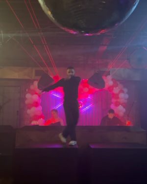 Skrillex Instagram - Let the sunshine shine right in ☀️ 🌹