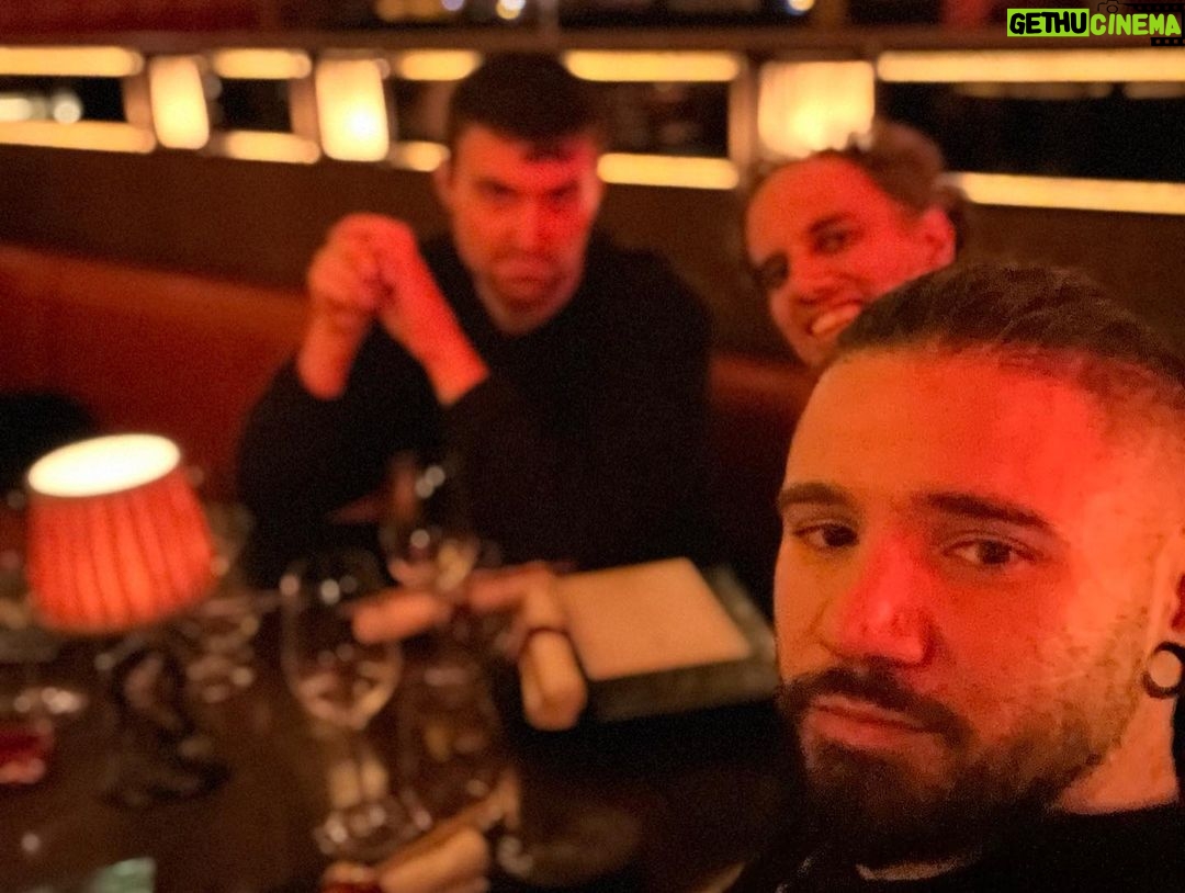Skrillex Instagram - Still can’t believe we sold out Madison Square Garden in seconds. Love to those who got tickets Love to those who didn’t Love to my broskiez @fredagainagainagainagainagain @fourtetkieran