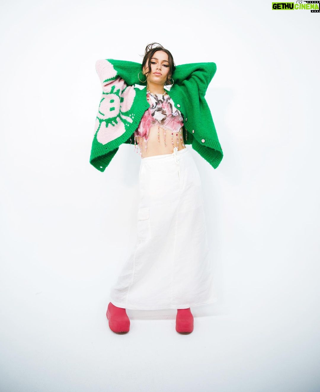 Sky Katz Instagram - stargirl @oureramag Photography/ styling: @danicarobinson @sainagold Creative direction / production/ words: @ilovelucyivey Hair: @hairbymariah11 Makeup: @facesbydanii Studio: @blondeandconyc