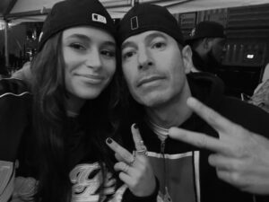 Sky Katz Instagram - happy father’s day to my absolute best friend/super hero. i love you dad. i’m so lucky to be your daughter. my twin 🖤