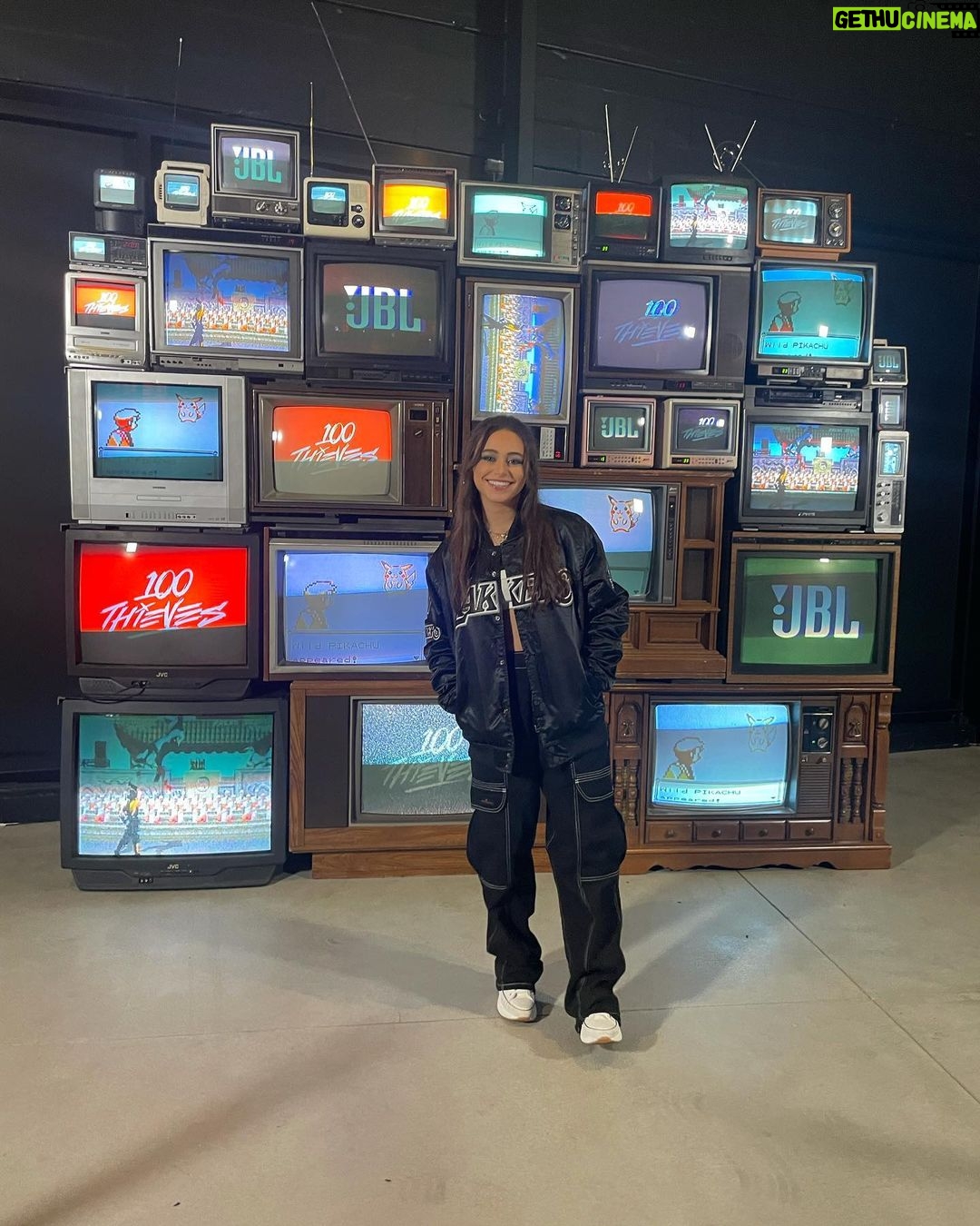 Sky Katz Instagram - swipe to see me and my sister bump heads 🥰