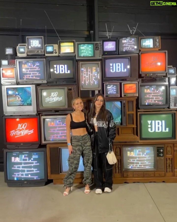Sky Katz Instagram - swipe to see me and my sister bump heads 🥰