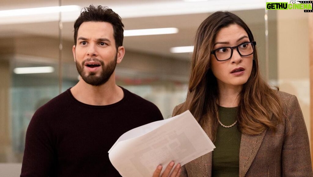 Skylar Astin Instagram - It’s the VALENTINE’S DAY episode of @sohelpmecbs There’s a firewall, we finally meet Susan’s fiancé Peter, and OH MY GOD IS THAT A DEAD BODY?!?! 😵 9/8c on @cbstv ❤️☠️🔥🕵🏻‍♂️