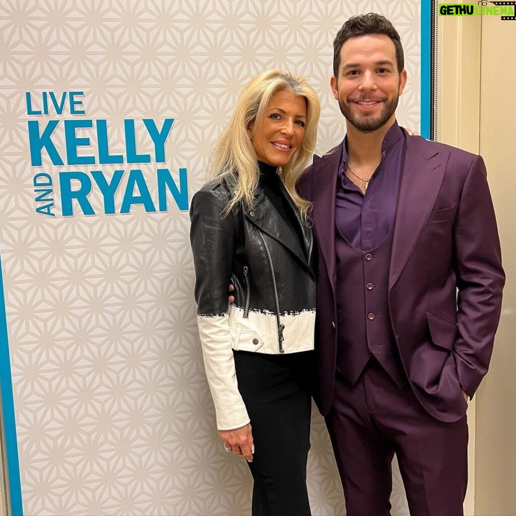 Skylar Astin Instagram - Had a great time sitting down with @kellyripa and @dejavuspeaks on @livekellyandryan today! It’s my mother @queenmerrie ‘s favorite show! So we got to talk all things @sohelpmecbs , my new song ‘Gravity’, and even the legend that is Queen Merrie! Suit: @stylebysarai Grooming: @haileicall Style: @sarahdarceystyle New York City