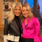 Skylar Astin Instagram – Had a great time sitting down with @kellyripa and @dejavuspeaks on @livekellyandryan today! It’s my mother @queenmerrie ‘s favorite show! So we got to talk all things @sohelpmecbs , my new song ‘Gravity’, and even the legend that is Queen Merrie!

Suit: @stylebysarai 
Grooming: @haileicall 
Style: @sarahdarceystyle New York City
