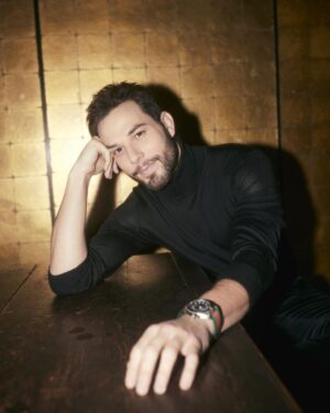 Skylar Astin Instagram - Had a sexy, silly goose time with @schonmagazine 

Check out the interview!

photography. @amandampratt 
fashion. @sarahdarceystyle 
hair. @goldenbox5050 
makeup. @vincenza007