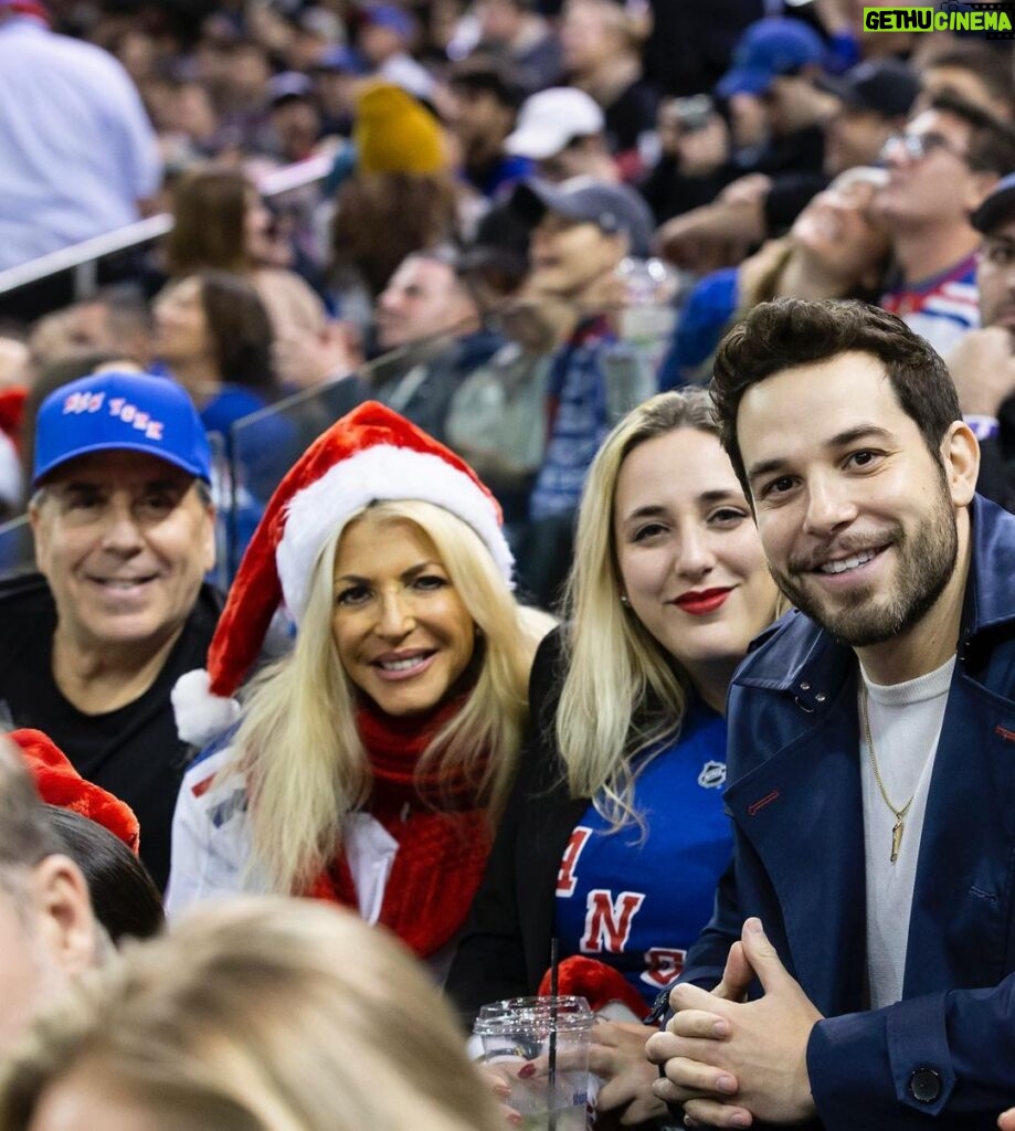 Skylar Astin Instagram - Holiday Family Fun Pt 1 🏀🎄🏒🕎 Madison Square Garden