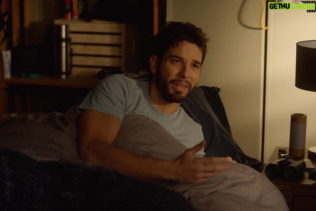 Skylar Astin Instagram - Tonight is our fall finale episode of @sohelpmecbs . Don’t miss it! 9/8c on @cbstv