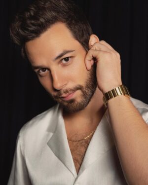 Skylar Astin Instagram - Press day fit for @sohelpmecbs ☺️
-
wearing @dzojchen @scarosso @bredastudio @bychari 
-
Photo @raenbadua 
Grooming @stephaniefennerhair 
Styling @benjaminholtrop and @emilykejohnson
