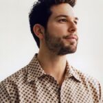 Skylar Astin Instagram - Swipe to see what I’m looking at (it’s you) 📸 @ianlanterman for @leoeditdaily