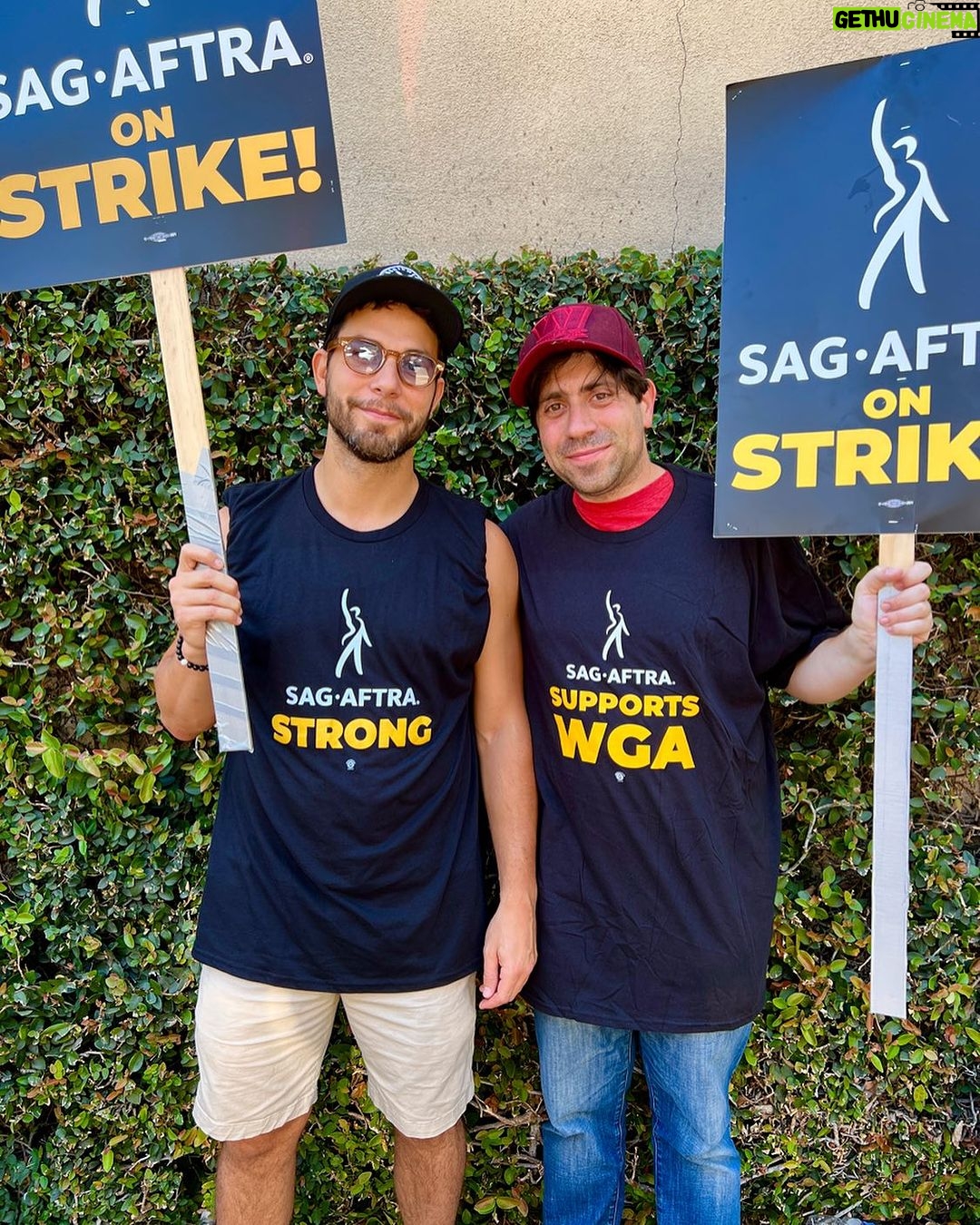 Skylar Astin Instagram - #SAGstrong Los Angeles, California