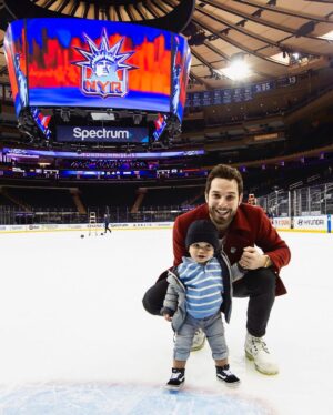 Skylar Astin Instagram - Luca On Ice / Luca Courtside / Luca On The Tron
🏀 ⛸️ 💙

📸 @mfarsi for @thegarden