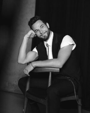 Skylar Astin Instagram - Swipe for biceps. 
@fault_magazine