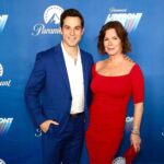 Skylar Astin Instagram – A jaunt to the Blue Carpet in between shows! So excited to bring @sohelpmecbs to your TV this fall on @cbstv !!

Suit @reiss 
Hair @selmanillanyc
Mom @mgh_8 CBS studios