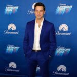 Skylar Astin Instagram – A jaunt to the Blue Carpet in between shows! So excited to bring @sohelpmecbs to your TV this fall on @cbstv !!

Suit @reiss 
Hair @selmanillanyc
Mom @mgh_8 CBS studios