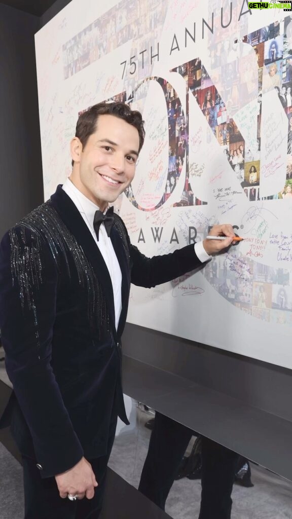 Skylar Astin Instagram - 🎭 We’re sending 1 theatre lover to the 2023 Tony Awards! Could it be you? 🤩 Tag who you would bring as your +1 and enter to win at TheTonysVIP.com (link in bio) You’ll go behind the scenes to watch the stars prepare during the dress rehearsal. Then, you and your guest will attend the official award ceremony. Plus, you’ll take home the “”Wall of Inspiration”” as your own! This wall features signatures from some of Broadway’s biggest stars. Your entry will support performing arts and theatre education through The American Theatre Wing and The Broadway League Foundation.”