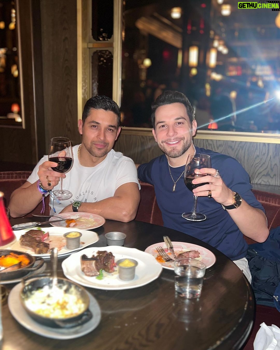 Skylar Astin Instagram - @sohelpmecbs and @cbstv fam at #Superbowl58 for #CBSPremiereWeek 🏈 SEASON 2 of Todd airs TOMORROW Feb 15 🔎 Las Vegas, Nevada