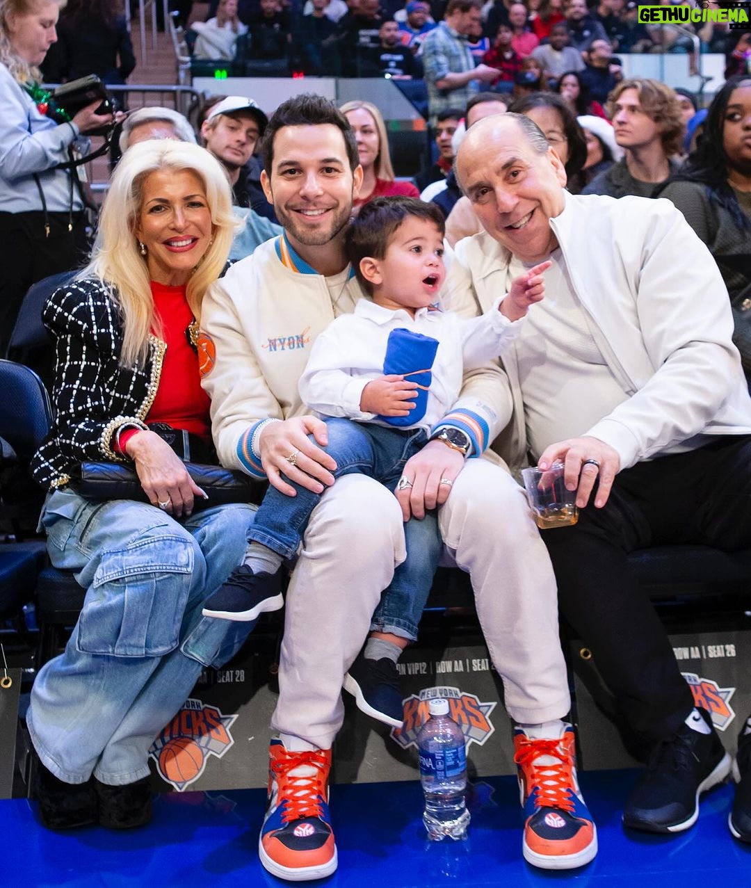 Skylar Astin Instagram - Nothing better than Knicksmas at @thegarden 💙🧡❤️ Madison Square Garden