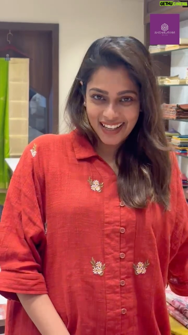 Sneha Instagram - A heartfelt shoutout from the lovely Kiki, sharing her experience at Snehalayaa Silks! We’re overjoyed to see the magic of our sarees creating smiles and making moments special. 🌸✨ Kiki’s glowing review warms our hearts, and we’re immensely grateful for her kind words. Join us in spreading the joy of Snehalayaa! 💖🛍️ #CustomerTestimonial #SnehalayaaLove #EleganceCelebrated