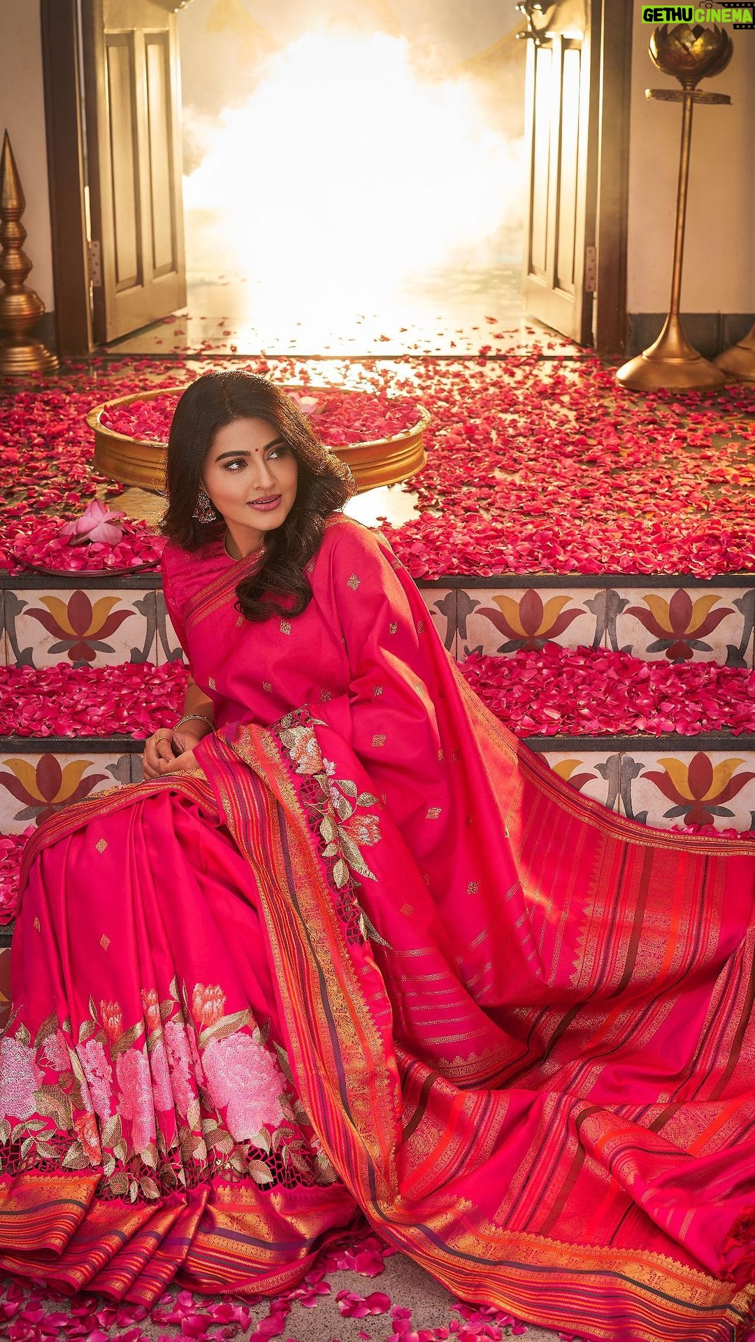 Sneha Instagram - Join us in this exclusive journey, where Indian textiles come to life in a way like never before. ποΈ Here is a sneak peek into the magic that awaits. From vibrant hues to intricate designs, Snehalayaa Silks is your one-stop destination for affordable silk sarees. π« #snehalayaa #snehalayaasilks #tnagarshopping #sareefashion #sareedraping #indianwear #sareeblouse #india #ethnicwear #indianwedding #love #traditional #handloom #kurti #wedding #lehenga #sareeindia #silksaree #silksarees #indianfashion #sareelover #silk #style #sareestyle #sareecollection