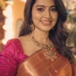 Sneha Instagram – Silk!
A rich tradition,
A beautiful inheritance.

#joyofdrapes
#sareelove
#tradition
#pudavaithaaragai
#pudavaikaadhal
#sareeisanemotion #sareelegacy #sareelovewithsneha

@ashokarsh & team
@vyshalisundaram_hairstylist 
@prasanna_actor