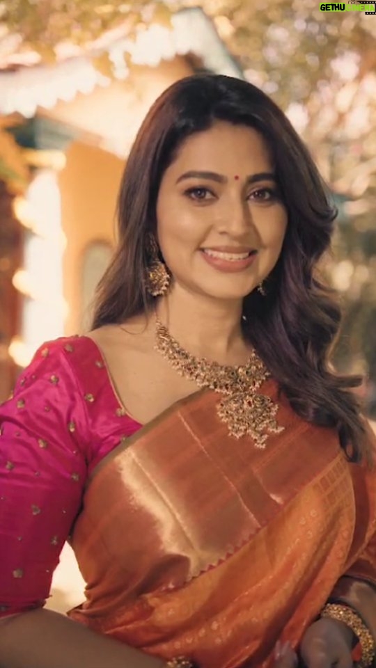 Sneha Instagram - Silk! A rich tradition, A beautiful inheritance. #joyofdrapes #sareelove #tradition #pudavaithaaragai #pudavaikaadhal #sareeisanemotion #sareelegacy #sareelovewithsneha @ashokarsh & team @vyshalisundaram_hairstylist @prasanna_actor