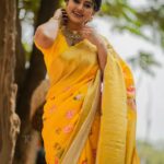 Sneha Instagram - @snehalayaasilks @mspinkpantherjewel @vyshalisundaram_hairstylist @teamcreators #snehalayaasilks #blessed #yellowsaree #zeetamil