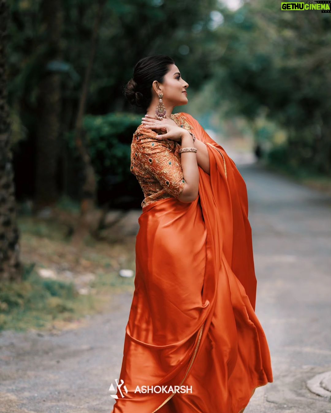 Sneha Instagram - @swaasabygeetu @ashokarsh @jcsjewelcreations @vyshalisundaram_hairstylist @salomirdiamond