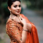 Sneha Instagram - @swaasabygeetu @ashokarsh @jcsjewelcreations @vyshalisundaram_hairstylist @salomirdiamond