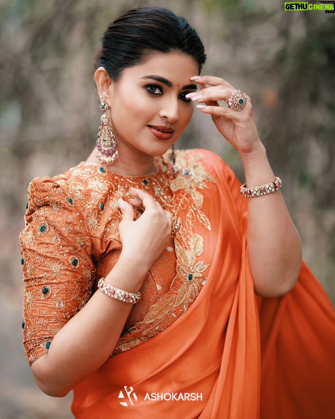 Sneha Instagram - @swaasabygeetu @ashokarsh @jcsjewelcreations @vyshalisundaram_hairstylist @salomirdiamond