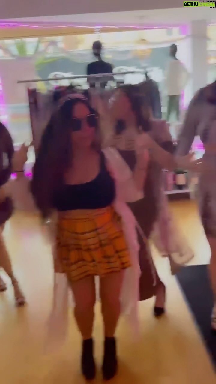 Snooki Instagram It’s ALWAYS a good time at my shops