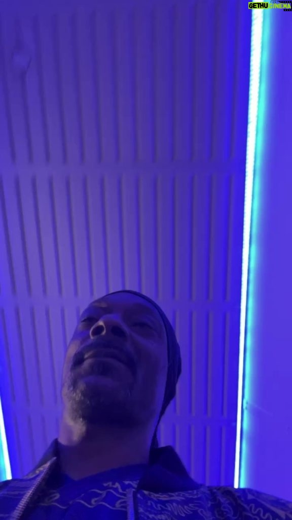 Snoop Dogg Instagram - Gym life 🏋️‍♀️🏋️‍♀️👍🏿👍🏿🙏🏽. @badabing33 give me strength 🙏🏽🕊️ Long Beach, California