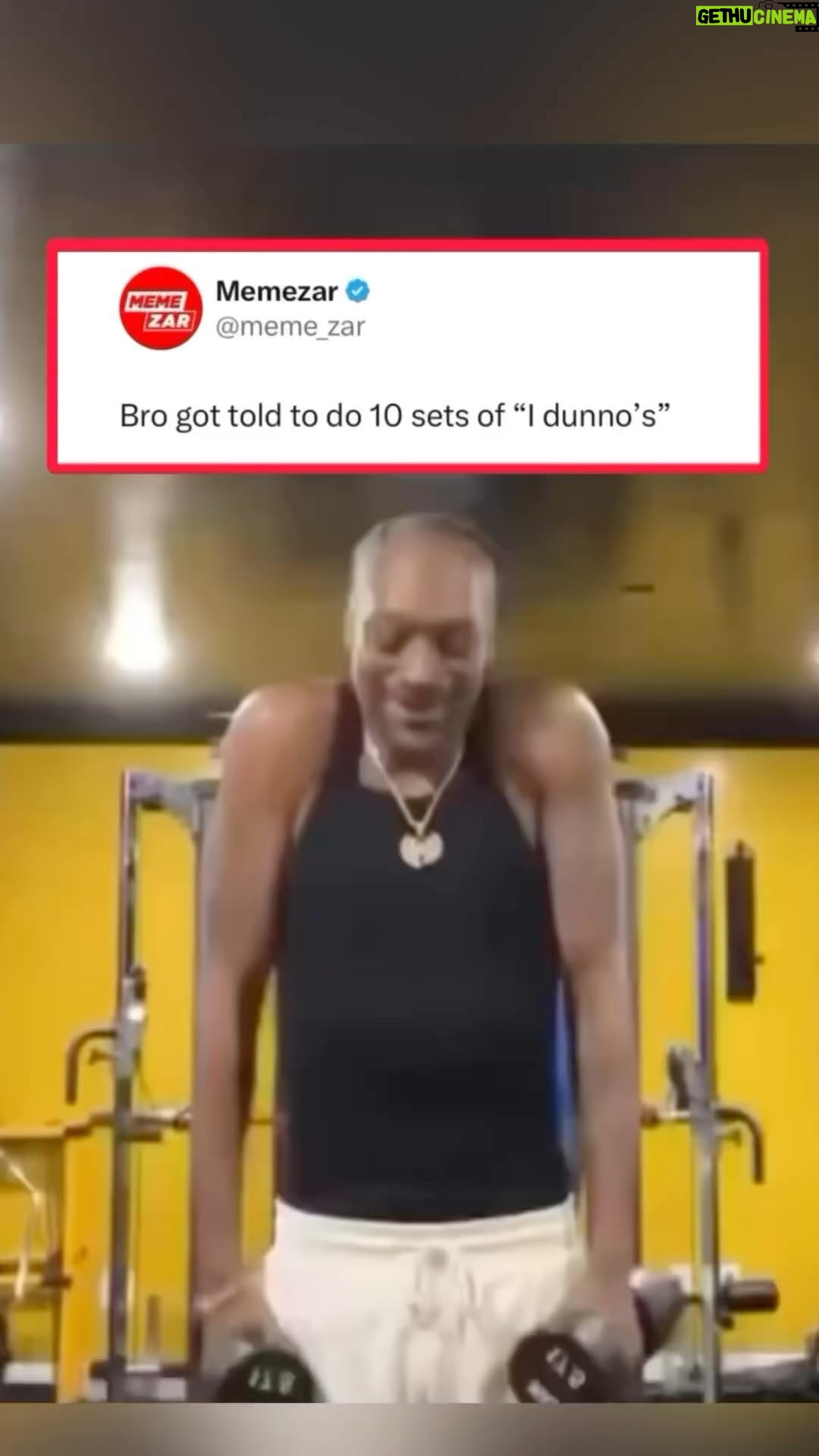 Snoop Dogg - 482.7K Likes - At least I’m in tha gym tho 👊🏿😂👊🏿