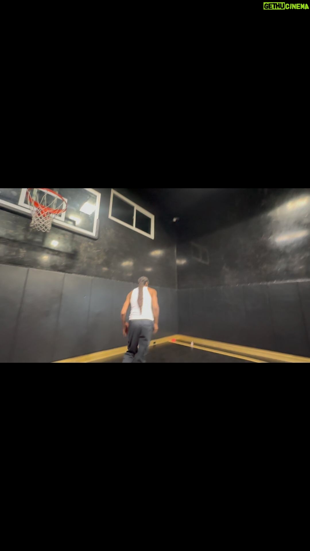 Snoop Dogg Instagram - Basketball π wit da dogg ππΏππΏβ°π