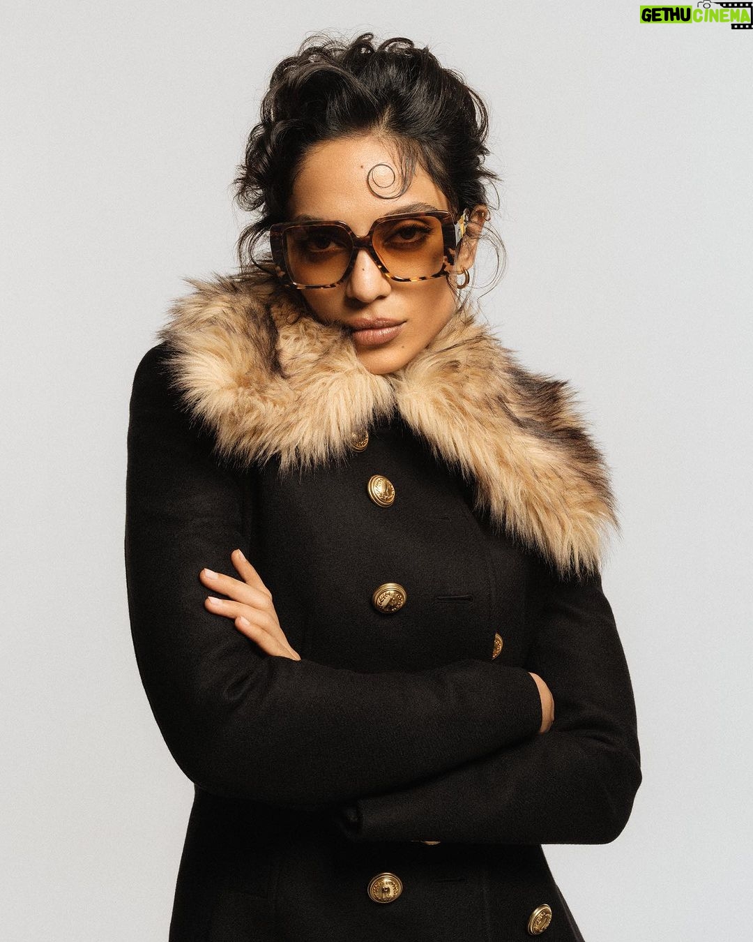 Sobhita Dhulipala Instagram - There’s always inspiration to be drawn from the bygone. Discover timeless classics with angled accents in #SobhitaForJohnJacobs collection as it truly embodies my personality—embracing the quiet nostalgia in a retro-glam style. … #SobhitaForJJ #SobhitaForJohnJacobs #JohnJacobs #JohnJacobsEyewear #EyeFashion #Eyewear #TimelessFashion #CapsuleCollection #Ad @hm @rabanne @goldenwindow @rhycni @self__cntrd @ishhaara