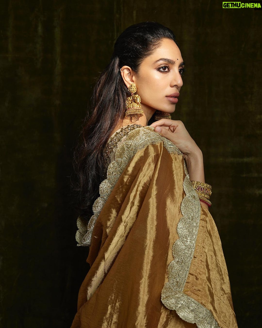 Sobhita Dhulipala Instagram - #AboutLastNight Happy Bhogi everyone! My favourite morning of the year! 🪷♥️