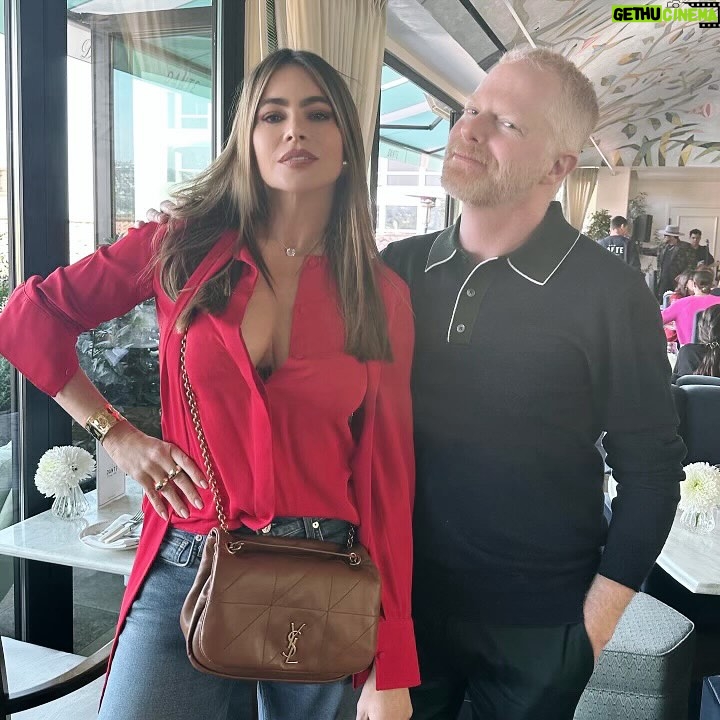 Sofía Vergara Instagram - This week on Dinner’s On Me, “Griselda” and “Modern Family” star Sofia Vergara joins the show. Over pizza and what they call “fluffy orange juice,” Sofia tells me what it was like to produce and star in the hit Netflix series “Griselda.” Plus, we get into Ed O’Neill’s voicemails and why marshmallows were hidden on the “Modern Family” set. And because it was Valentines Day I brought Sofia flowers. This episode was recorded at Dante in Beverly Hills, CA. Episode link is in the bio—don't wait, give it a listen! ❤️ The Maybourne Beverly Hills
