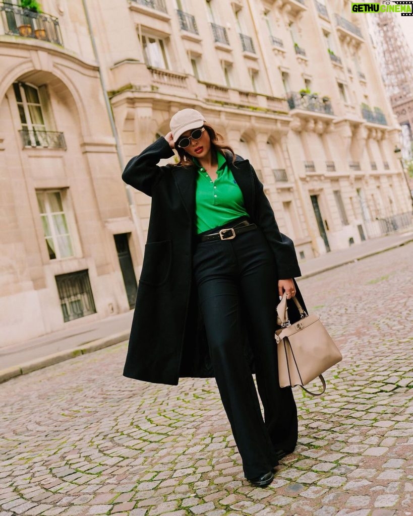Sofia Andres Instagram - effortlessly chic in timeless green and black. @ralphlauren #ralphlauren Paris,France