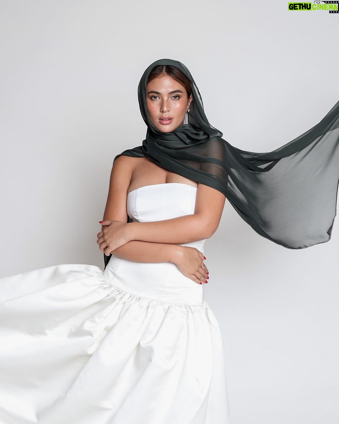 Sofia Andres Instagram - loud & proud @elan.wear 🇵🇭