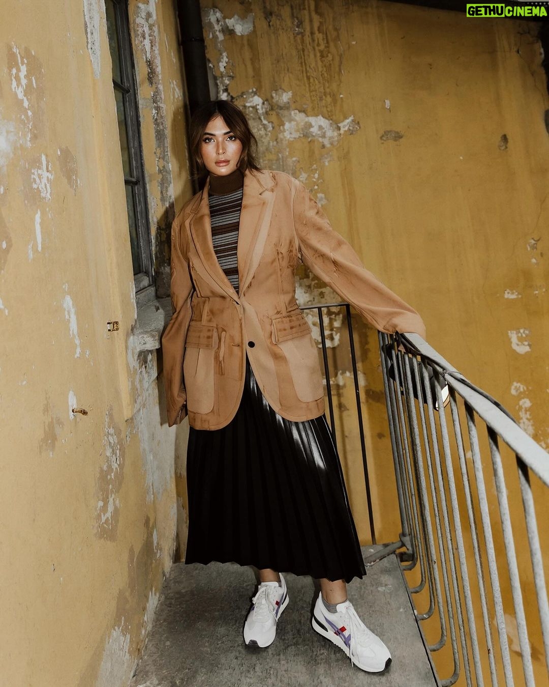 Sofia Andres Instagram - #FW24 @onitsukatigerofficial Milan, Italy