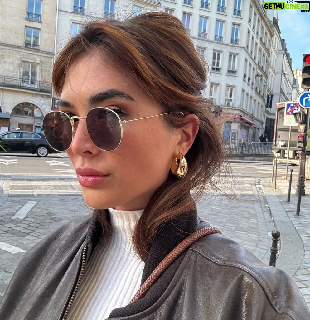 Sofia Andres Instagram - i just love my new pair of earrings. @fncjewelry Paris,France