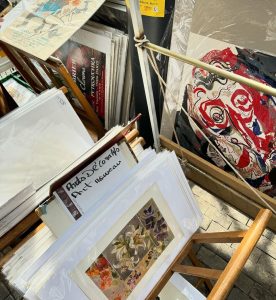 Sofia Andres Instagram - spent the day exploring treasures at the flea market - could easily lose track of time here! 🛍️✨