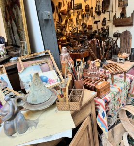Sofia Andres Instagram - spent the day exploring treasures at the flea market - could easily lose track of time here! 🛍️✨