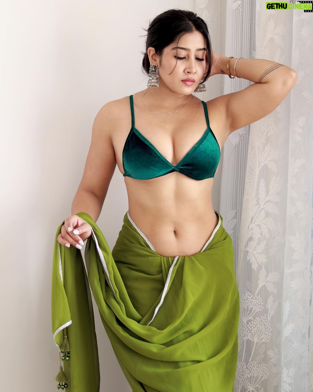 Sofia Ansari Instagram - 💚 #instagram #insta #green #sofiaansari #beauty #modeling #modellife #model #bold #brave #beautiful #beyou #love #life #fit #fitnessmotivation #like #follow #selflove #onewomanarmy #sofinators
