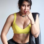 Sofia Ansari Instagram - Batao kaesi laag rahi hu main ? @_sanaaaaasa