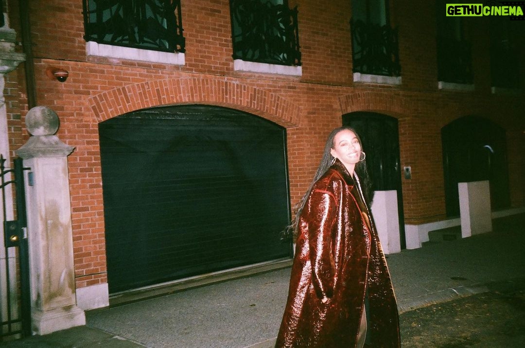 Solange Instagram - u see me like no other love me like no other u r a wonder and my favorite star 💫 my dearest friend and i’d do it all again love and joyyyy (n ya take tha best pics of ya lady)