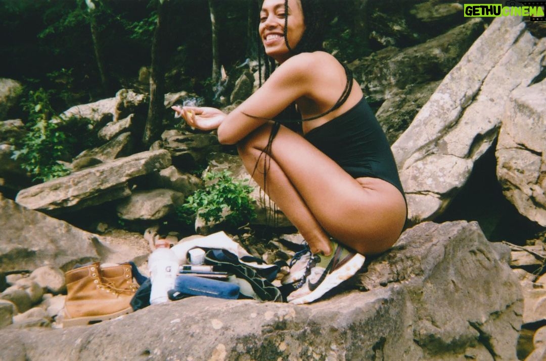 Solange Instagram - u see me like no other love me like no other u r a wonder and my favorite star 💫 my dearest friend and i’d do it all again love and joyyyy (n ya take tha best pics of ya lady)