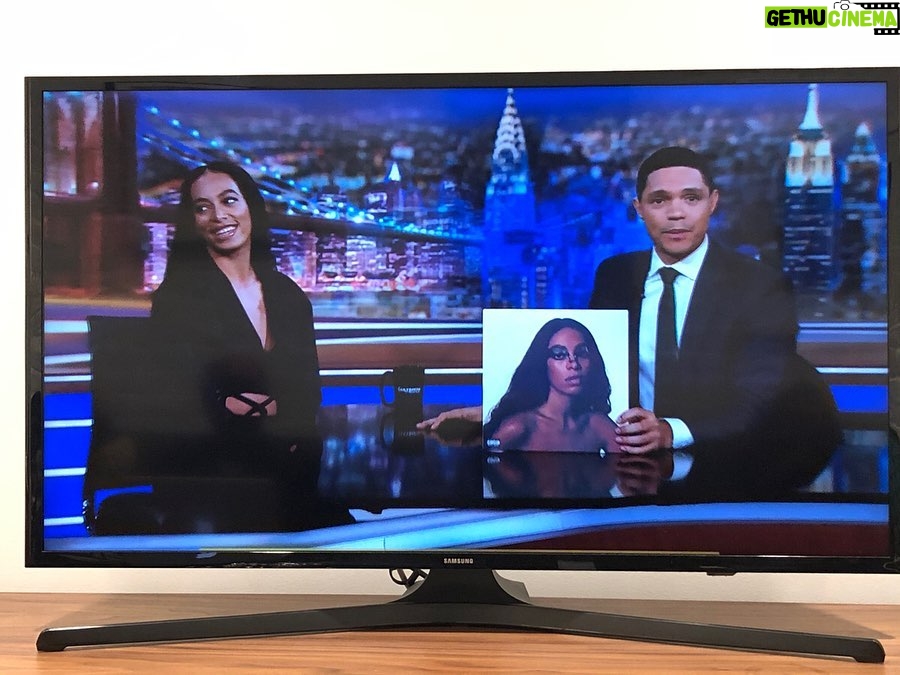 Solange Instagram - look who’s lil scary ass conquered their fears and showed up to talk about they lil film 🖤🥴 ty @trevornoah 🖤🖤🌹🌹 The Daily Show With Trevor Noah